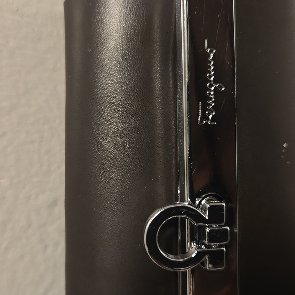 Salvatore Ferragamo Authentic Keyholder Black Leather - Picture 3 of 8